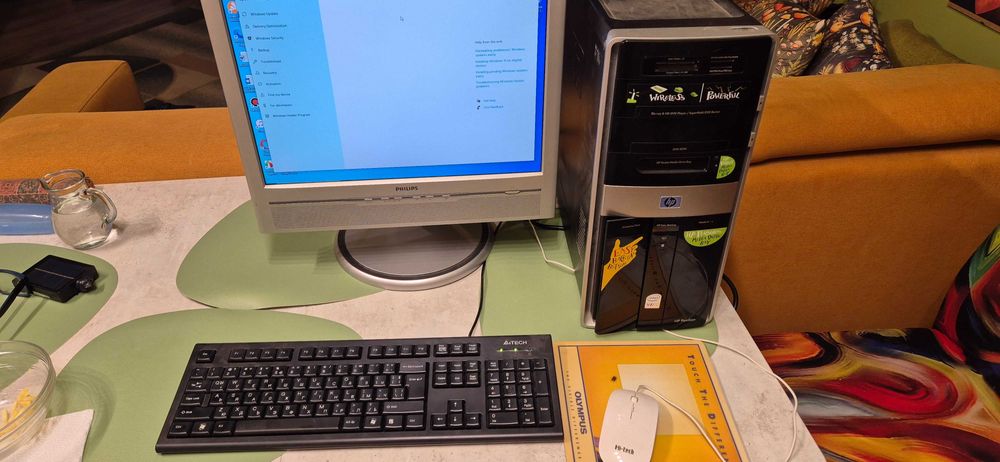 Конфигурация Настолен Кмпютър HP + Монитор Филипс 190В