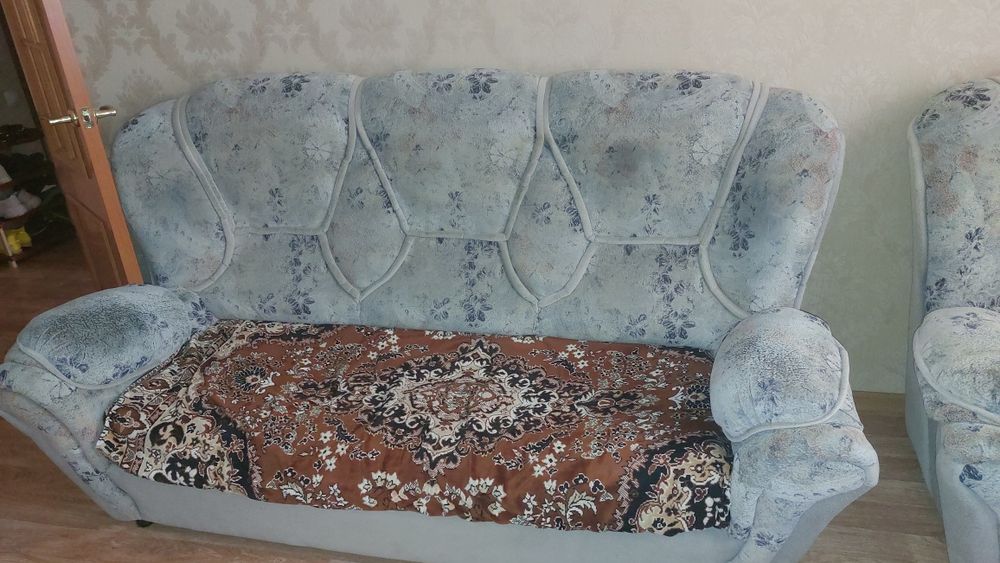 Продам диван и кресло с высокой спинкой б.у .самовывоз