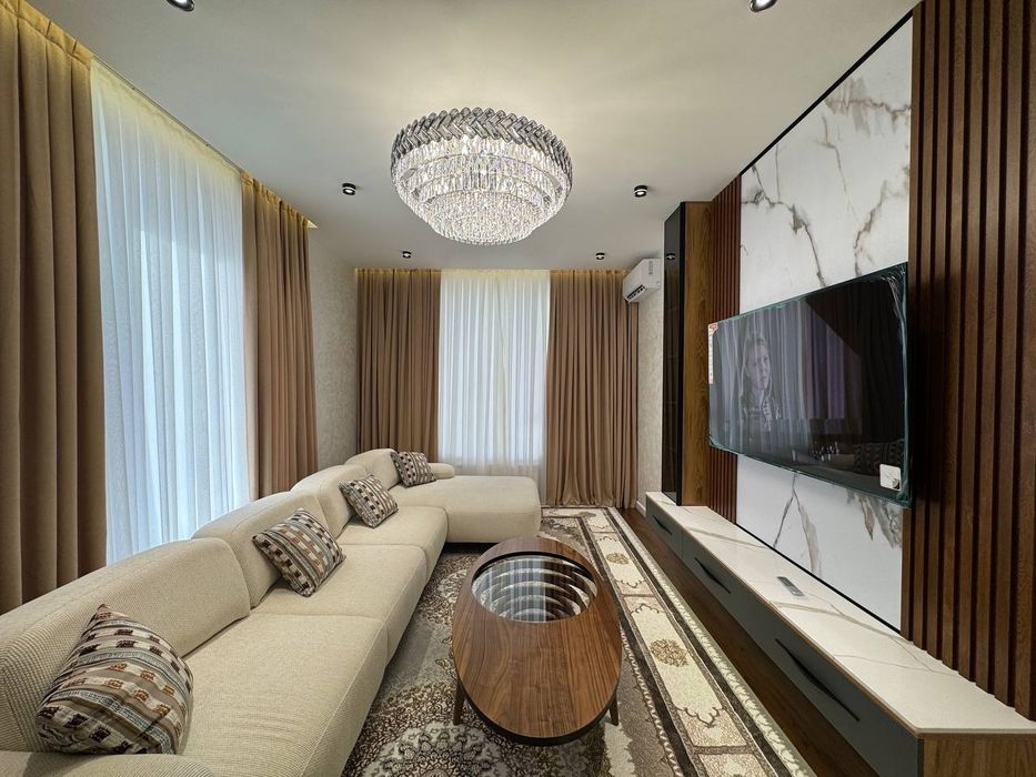 Продается 2/5/12 67м2 в Новостройке, строительный рынок Жомий