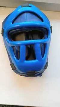 Шлем закрытый с пластиковой решеткой для каратэ