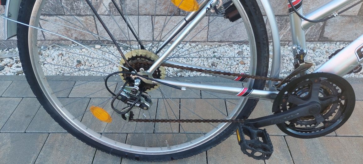 Vând Bicicleta Treking Roti 28 de oras Fischer Cadru Aluminiu