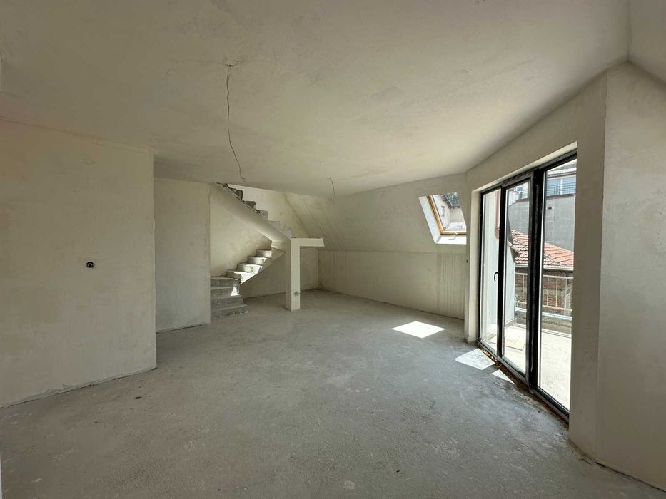 Луксозен мезонет в гр.Пловдив - Център - Хълм Бунарджикa!