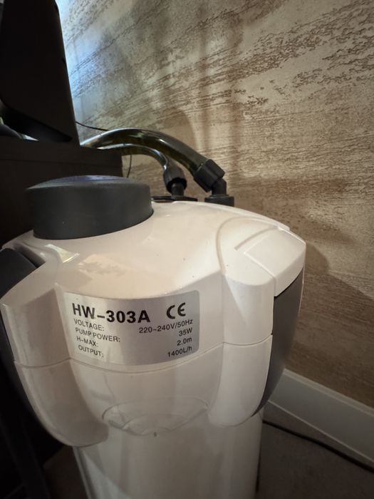 Аквариум оборудван с риби 160 литра