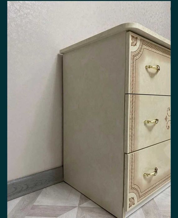 Продам спальный гарнитур