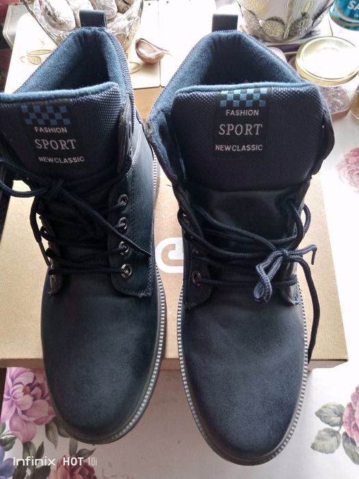 Высокие ботинки бу 42 размер.