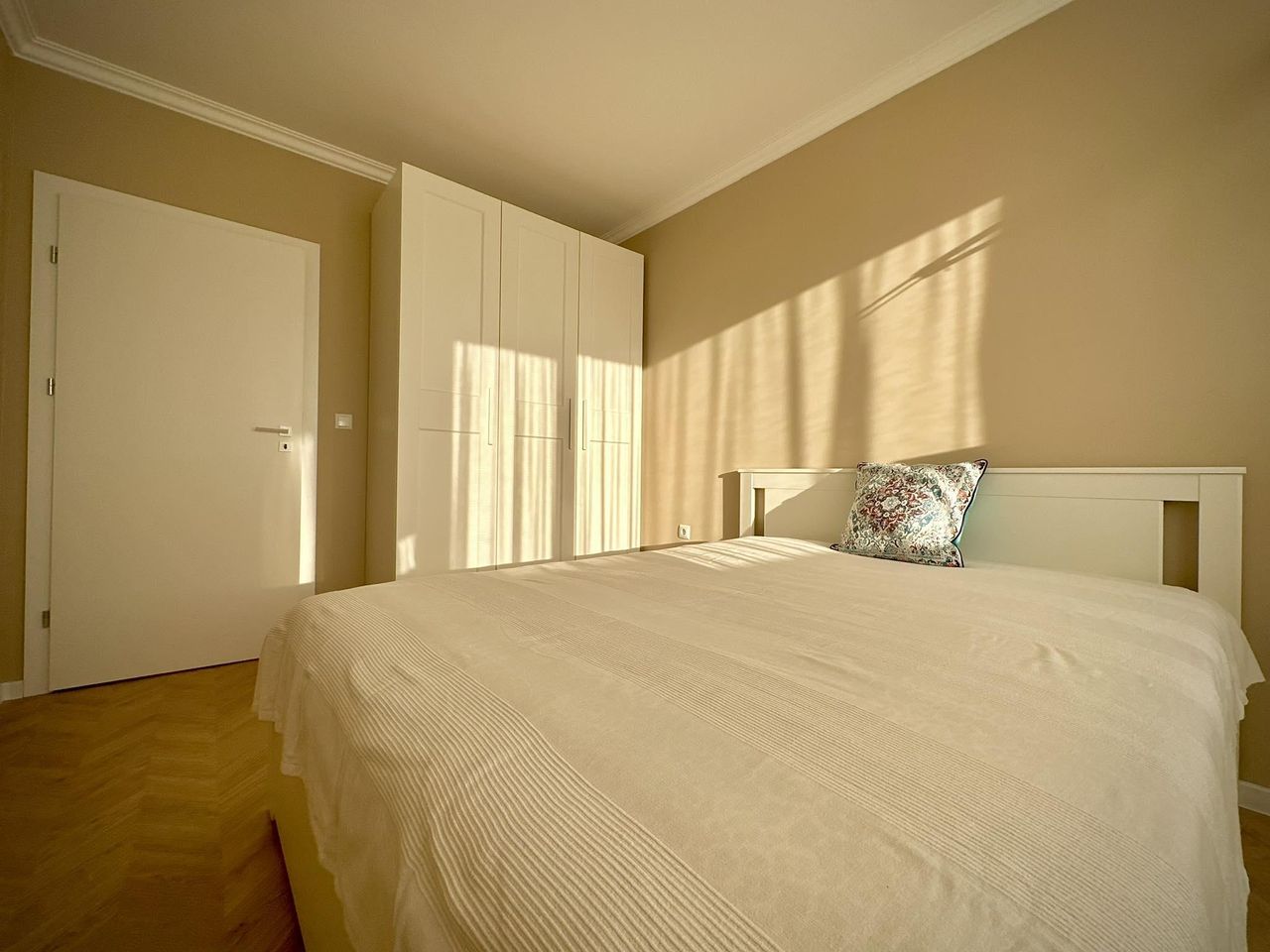 Продава се Двустаен апартамент в Бургас, Славейков - 65 кв.м за 1700 €/кв.м - Снимка #3