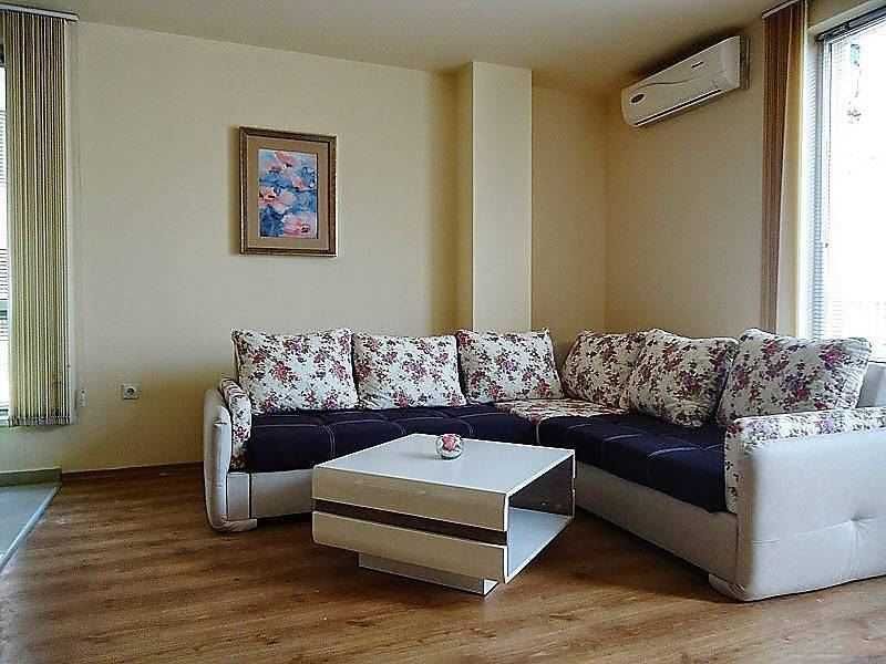 Двустаен апартамент в ж.к. Дървеница