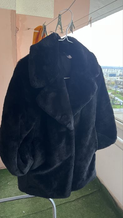 Черно палто еко косъм