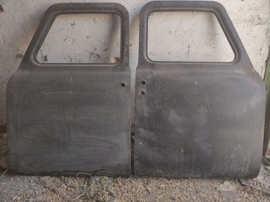 Двери НОВЫЕ на Газ-53 производства СССР 2 шт 
Также