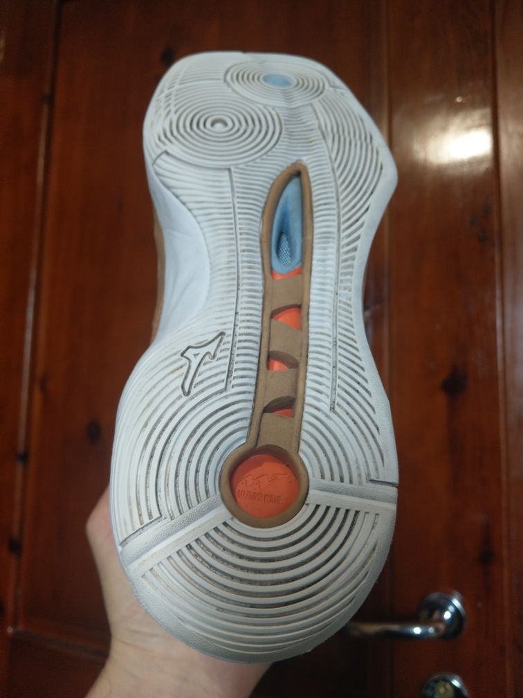 Резервирани.Mizuno Wave Momentum 2. 42нм. 27,0см.