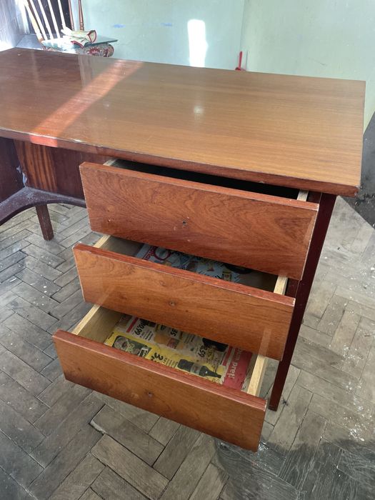 Birou vintage anii ’70–’80 – lemn furniruit – 1,08 m x 60 cm