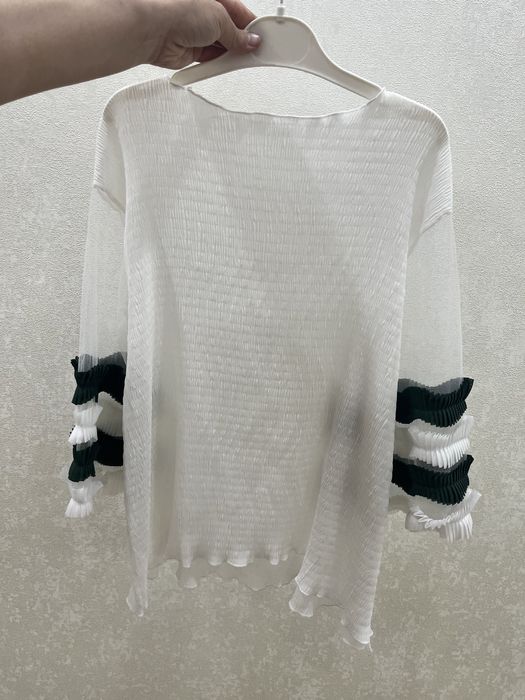 Белая кофта