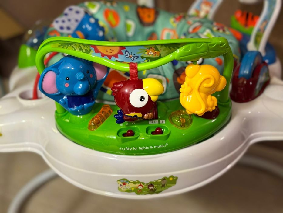 Saritor bebe Baby Jumper cu centru de activitati