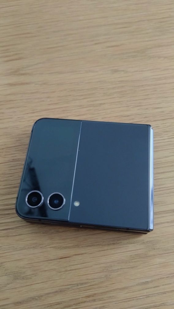 Samsung flip z4 128 gb