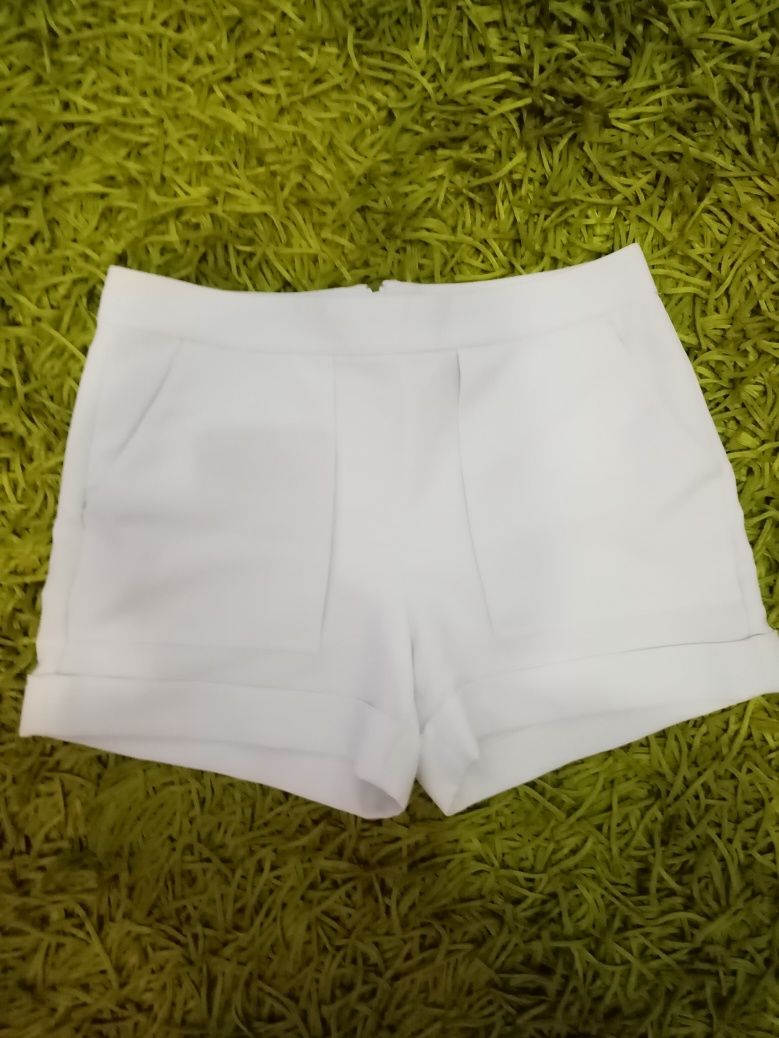 Pantaloni scurti Zara