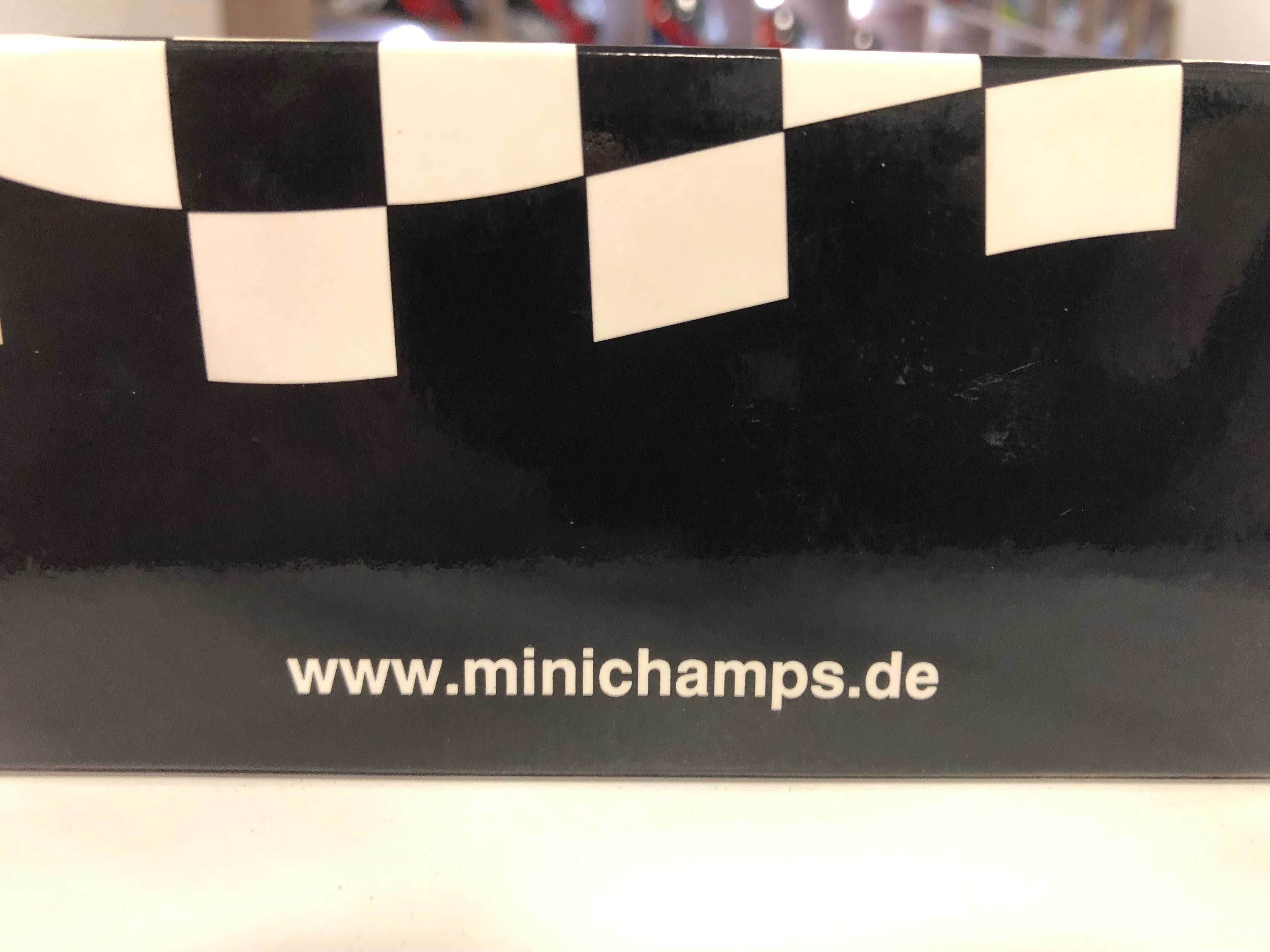 Колекционерски модел метална количка MINICHAMPS PORSCHE 911 GT3  1:43