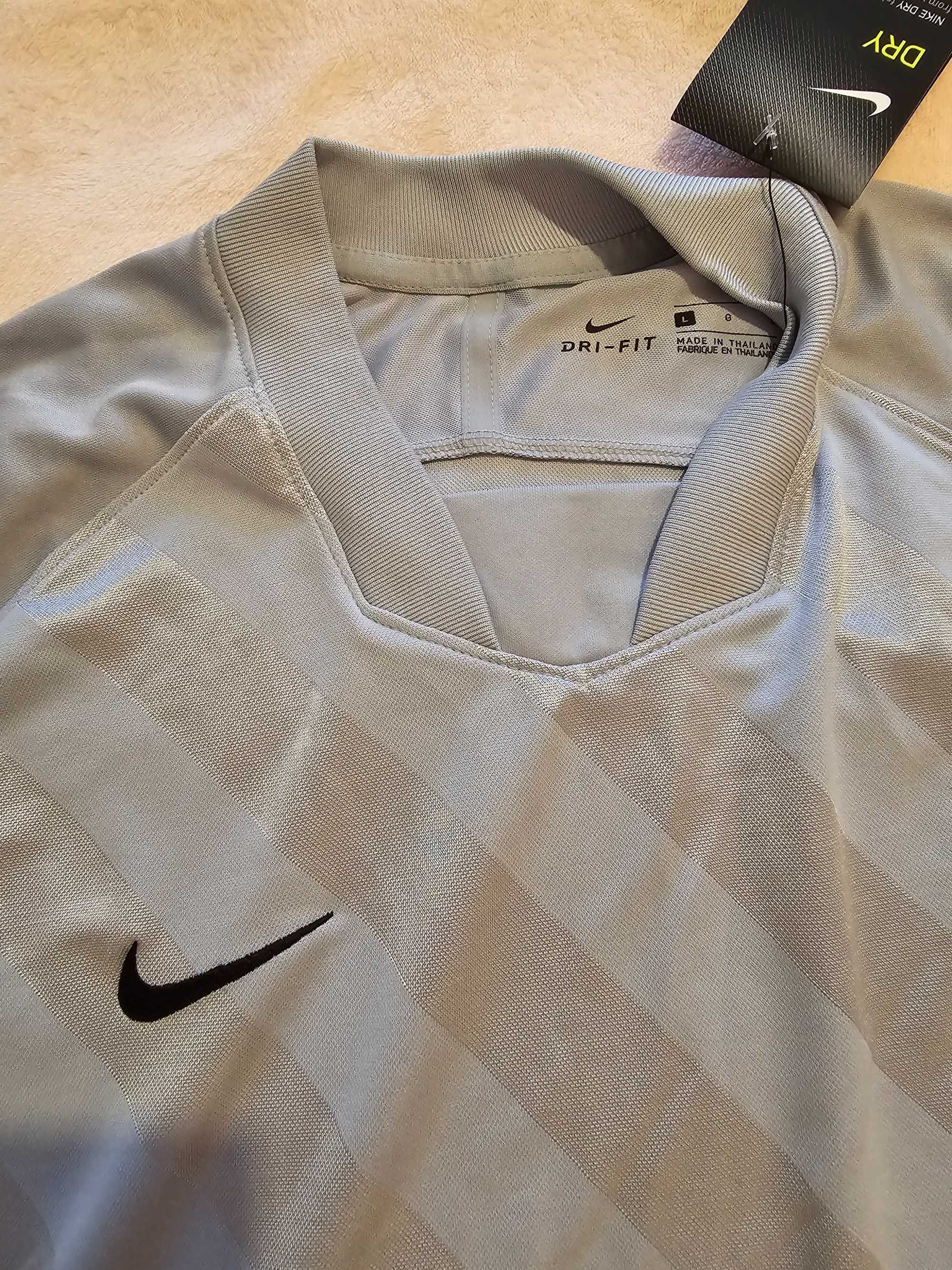 NIKE тениска. Закупена в Америка .Размер L
