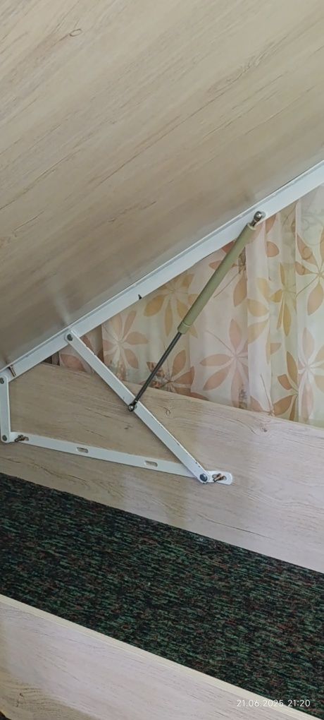 Продам кровать 190х150х30 с матрацом
