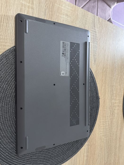 Laptop Lenovo IdeaPad 3 15ITL6 ca nou de 4gb. RAM și 256 SSD