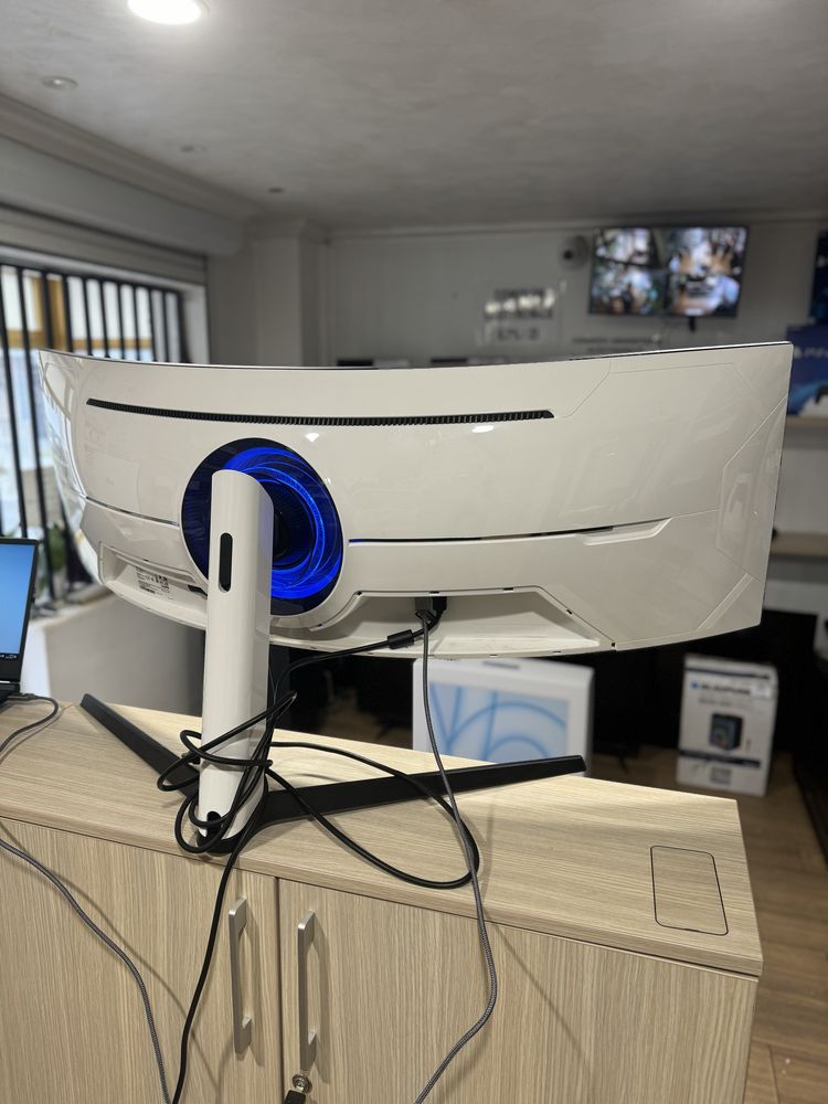 Monitor Gaming Qled Samsung Odyssey 49", Dual QHD , 240Hz