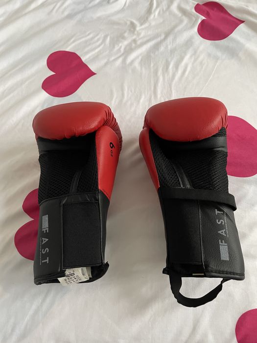 Mănusi box culoare rosie de copil