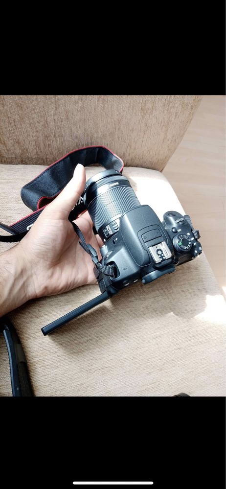Фотоапарат Canon EOS 700D