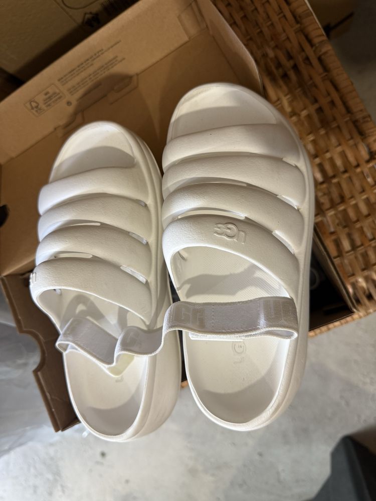 Сандали UGG бели