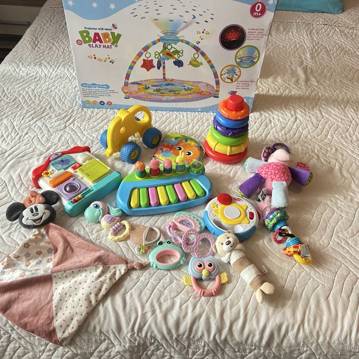 Лот с играчки + подарък