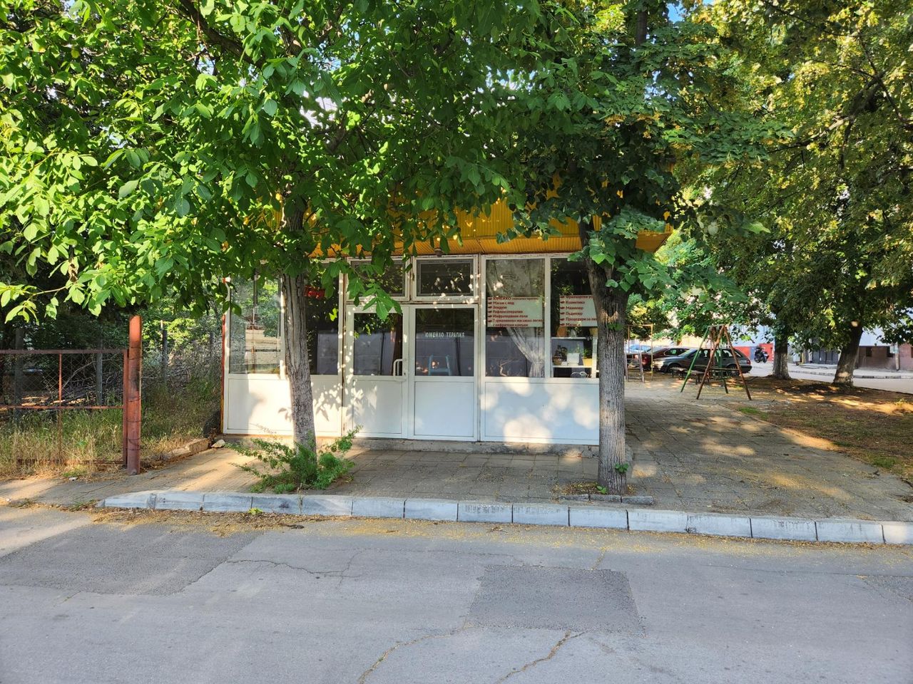 Дава се под наем Магазин в Димитровград - 60 кв.м за 193.8 € - Снимка #2