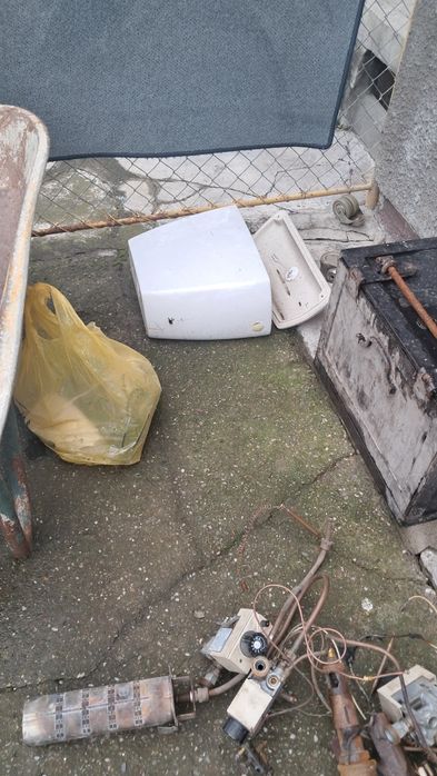 Vând 3 wc nefolosite