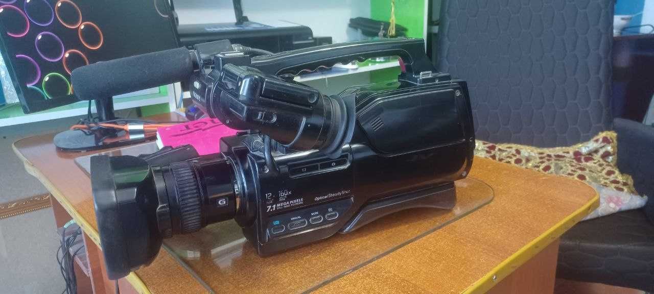 Videokamera SONY HXR-MC2000E Видеокамера Sony HXR-MC1500E
