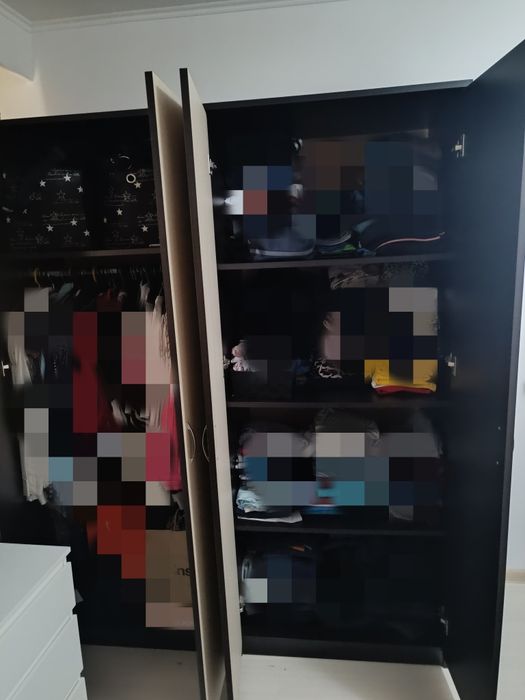 Vând dulap dormitor, pat cu 2 noptiere