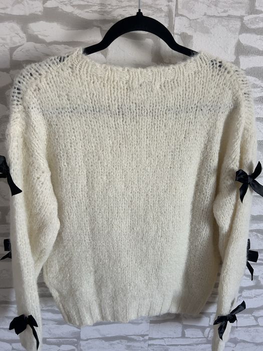 Пуловер с панделки