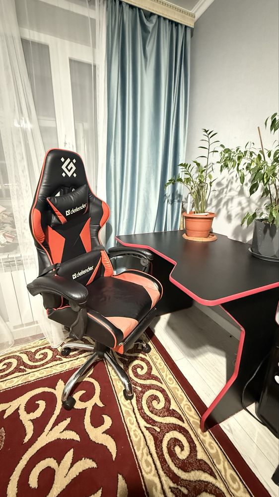 Стол и кресло для компьютерных игр