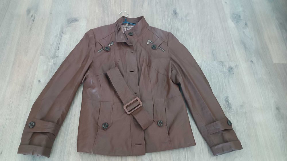 Продам кожаную женскую куртку