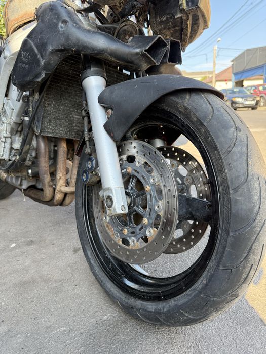 Yamaha  r6 yzf vand intreg sau dezmembrez