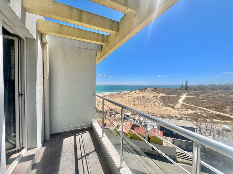 Просторен апартамент с морска гледка в  Несебър - първа линия!