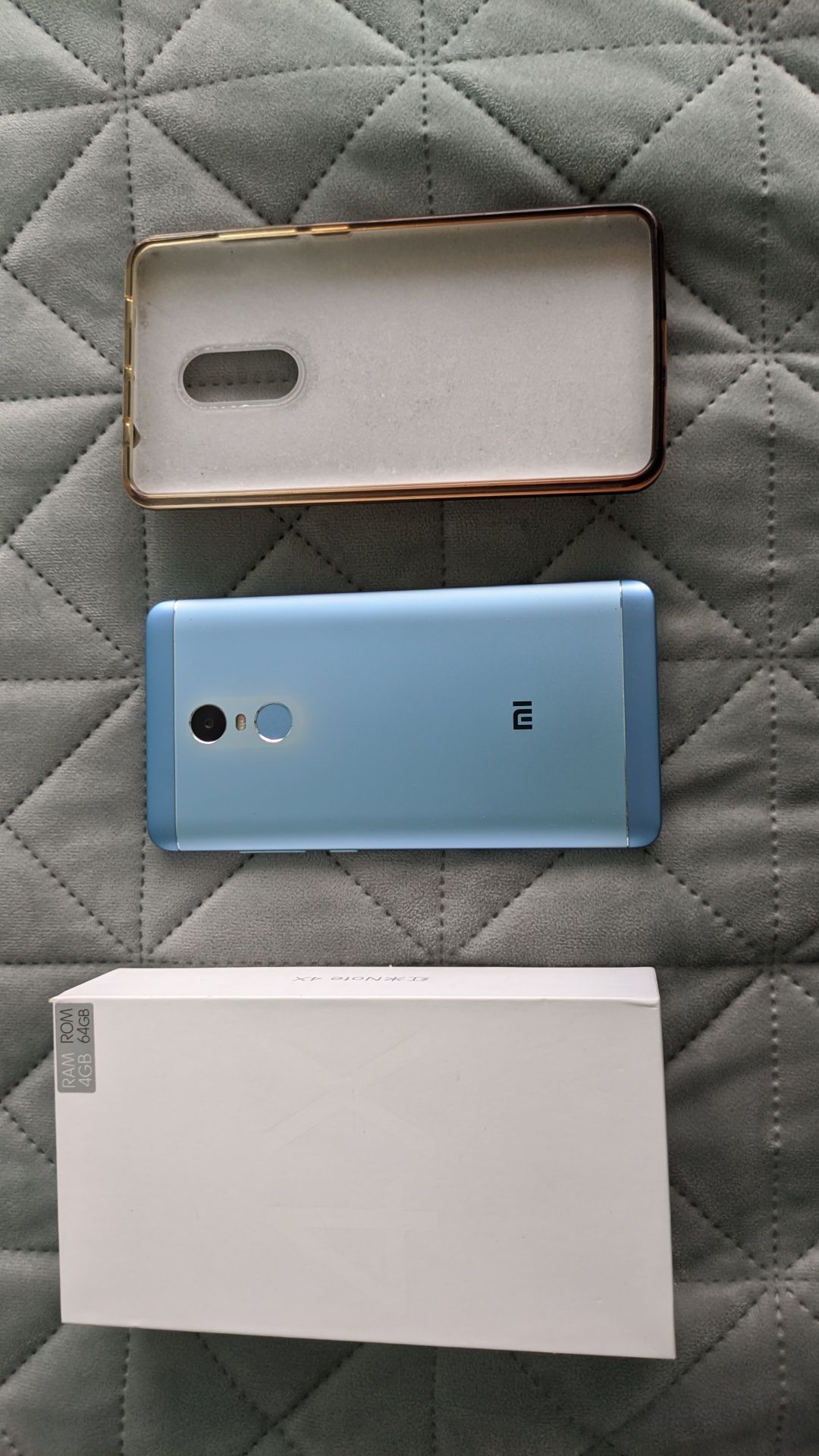 Телефон Xiaomi Redmi 4x 4/64Gb - син
Телефона е с Български език, ак