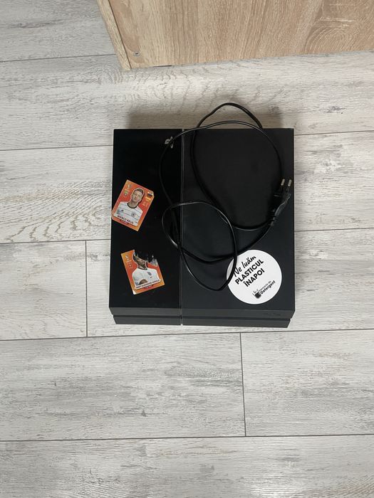 Ps4 folosit ,va veni fara stickere
