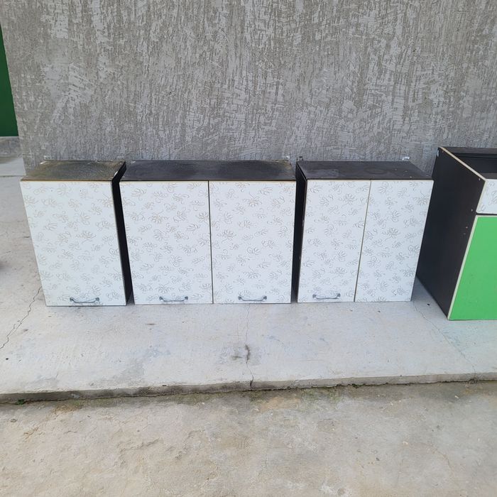 Кухонный гарнитур продаётся