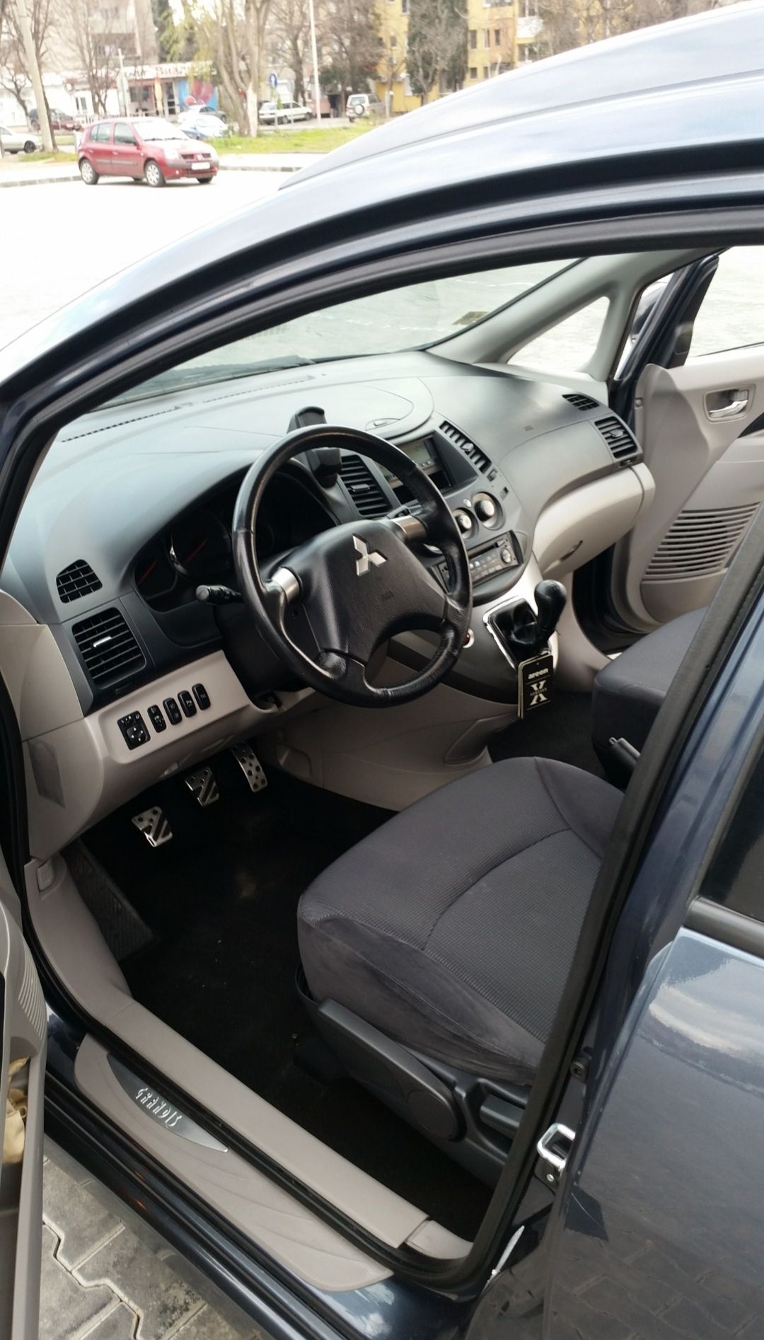 Продавам Mitsubishi Grandis