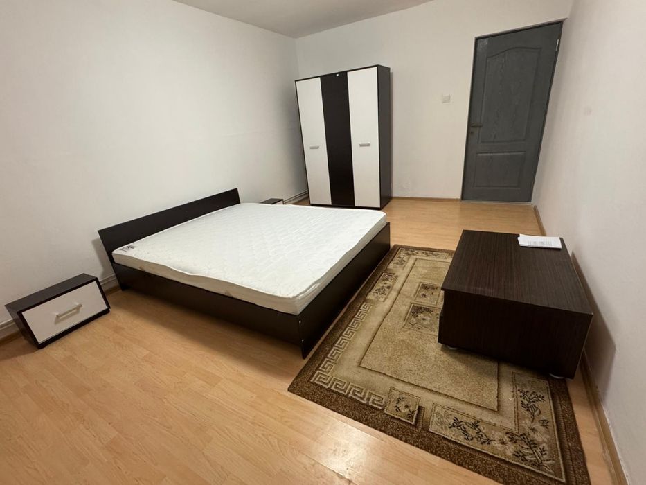 Inchiriez apartament