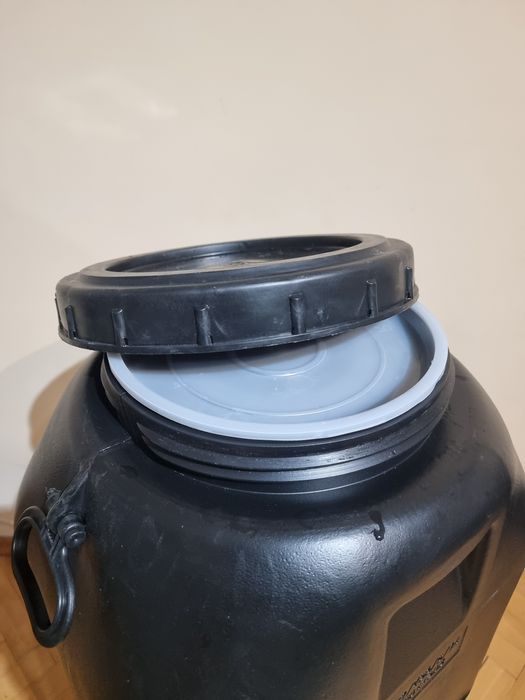 Бидони 60л. Двоен капак.