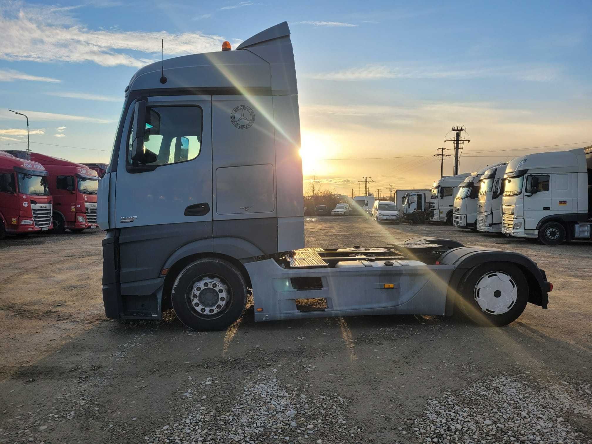 Vand cap tractor Mercedes-Benz Mega Euro 6