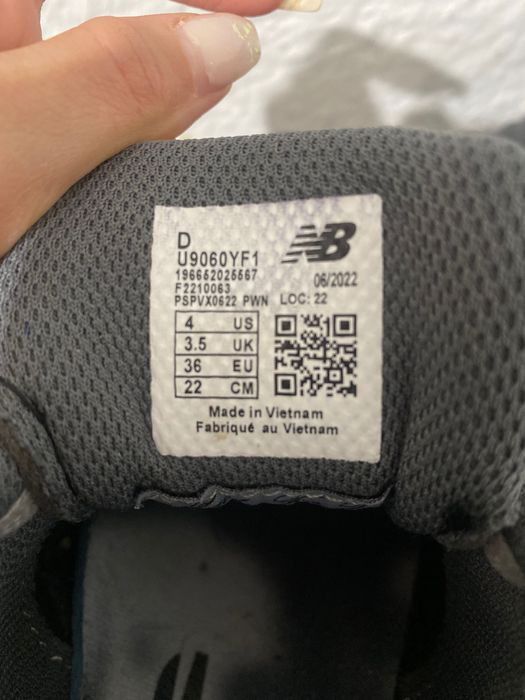 New balance U9060 -250 лв. Calvin Klein -190 лв. Оригинални маратонки