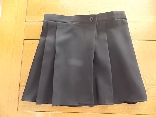 Fusta neagra plisata pentru scoala 2 modele mar 128, 146 si 152