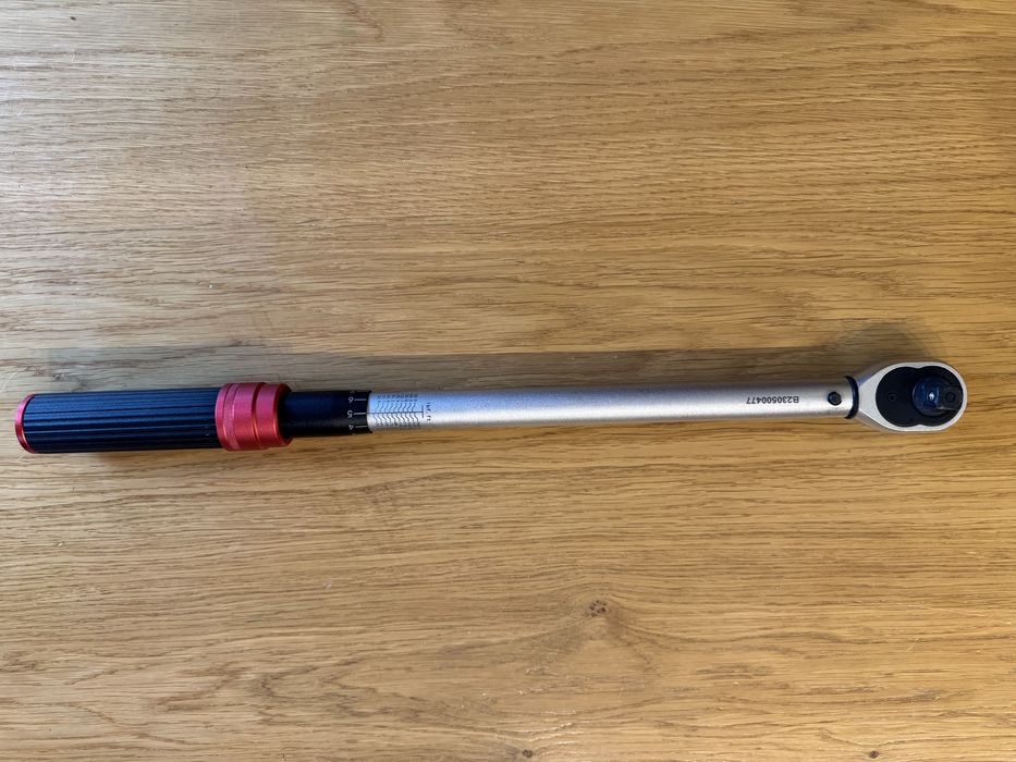 Динамометричен ключ 1/2" 40-220 Nm