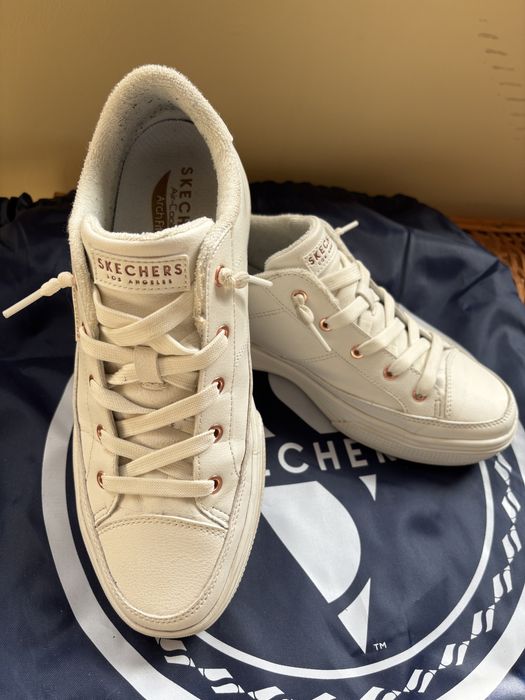 Skechers Arch Fit маратонки