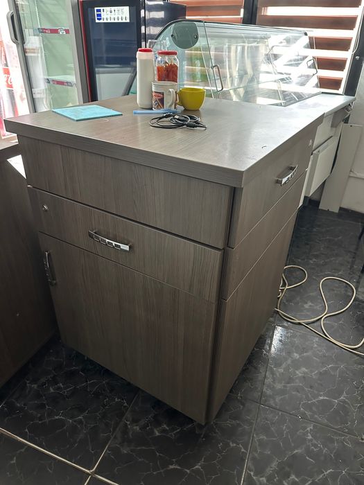 Vând mobilier făcut la comandă