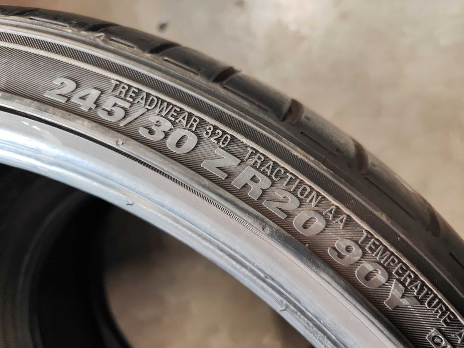 2бр.летни гуми 245/30/20 Kumho
